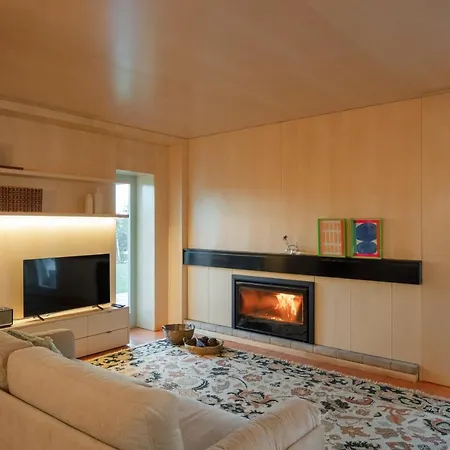 70's Wood House Villa *