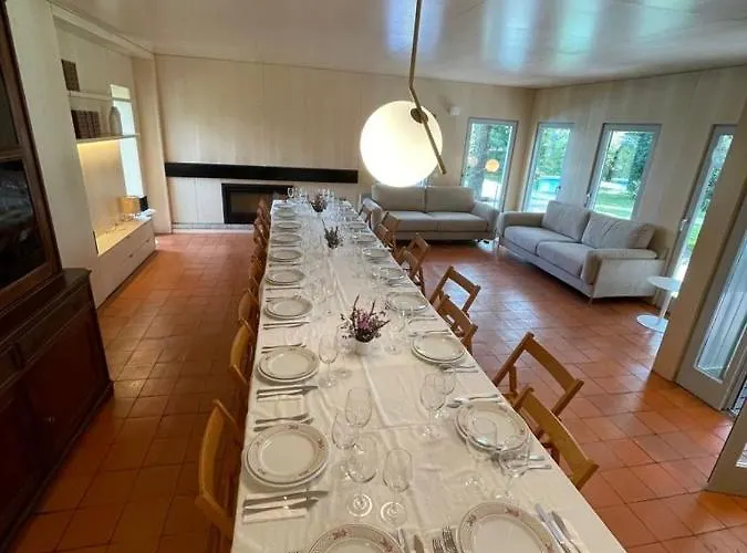 70's Wood House Villa